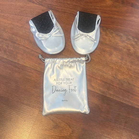 Silver Flats and Travel Pouch - Picture 1 of 2